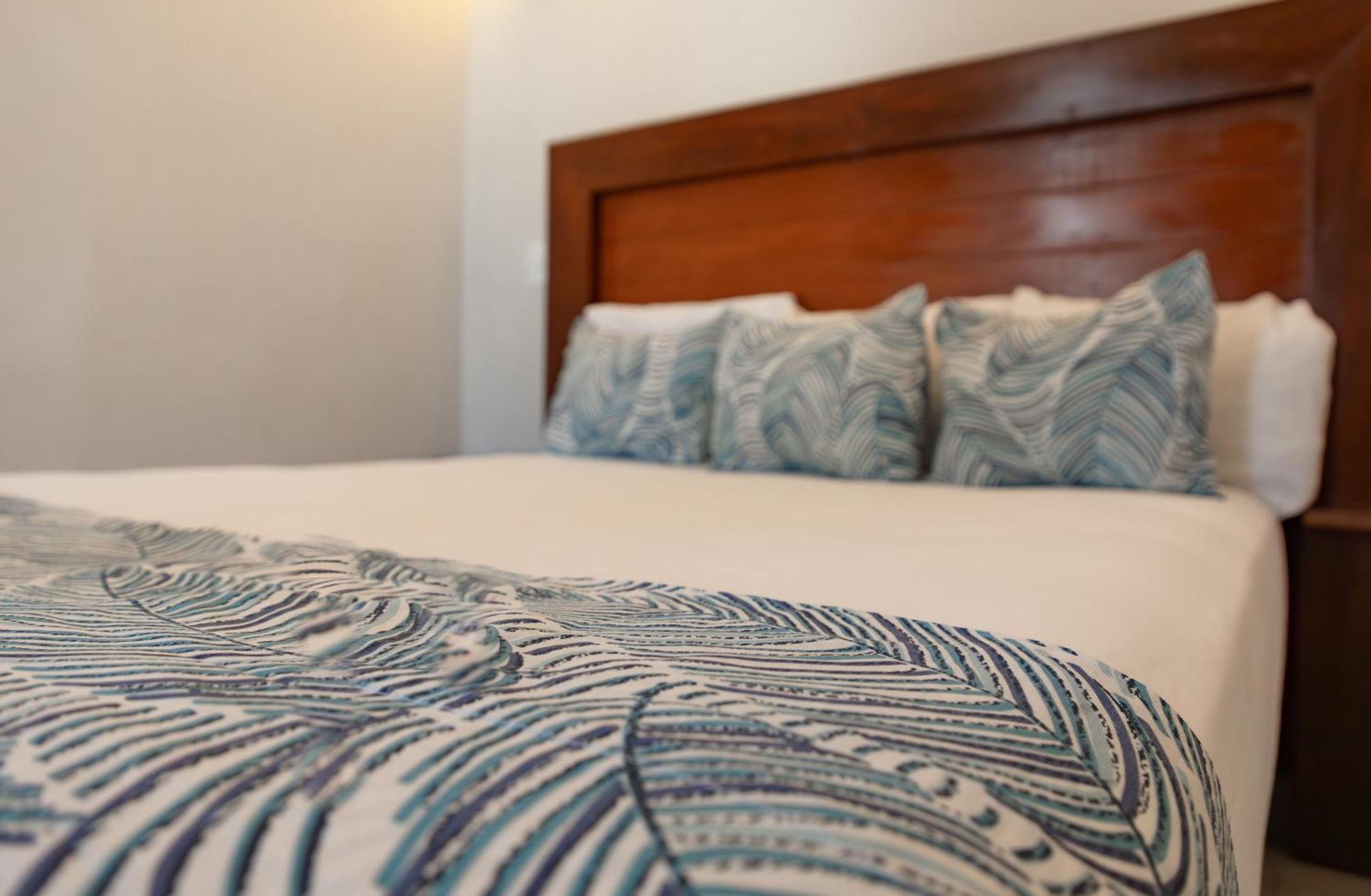 Aquastar Hotel & Apartments Mahahual Bagian luar foto