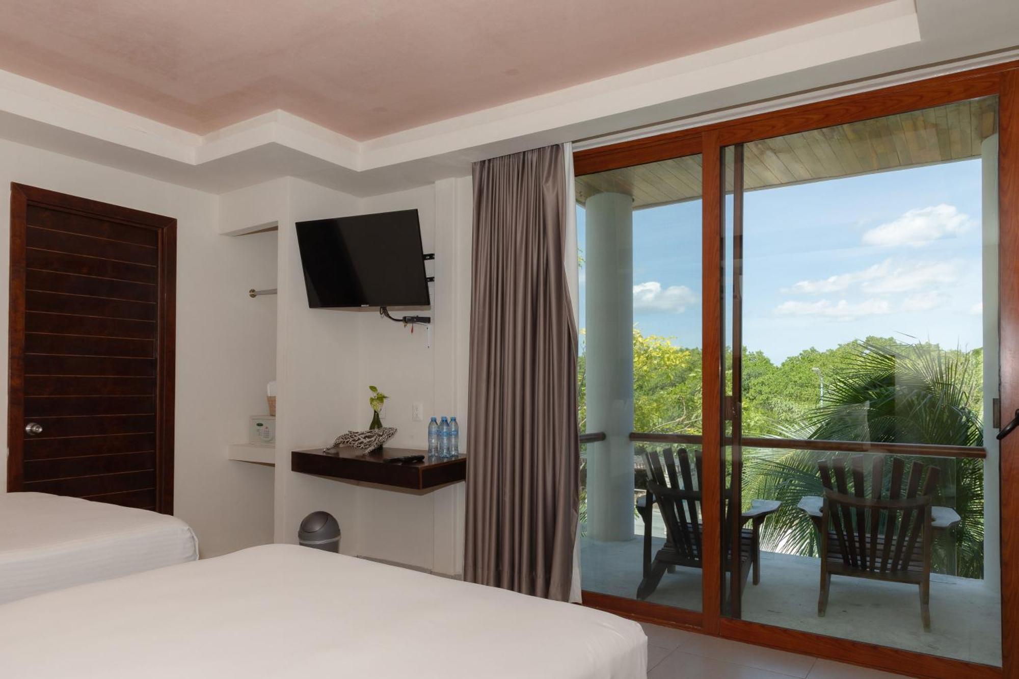 Aquastar Hotel & Apartments Mahahual Bagian luar foto