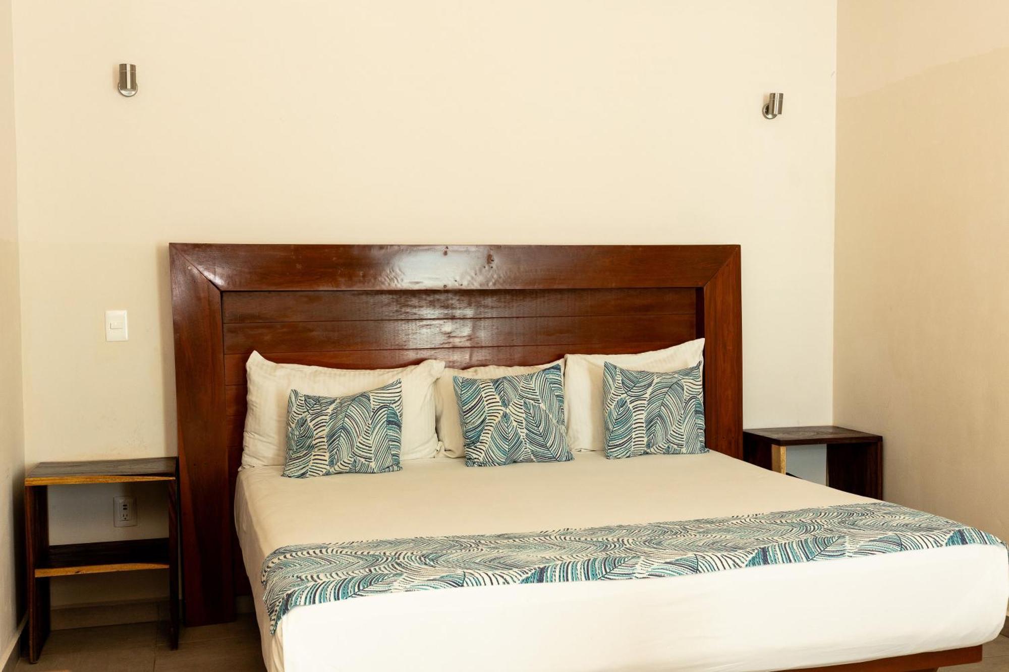 Aquastar Hotel & Apartments Mahahual Bagian luar foto