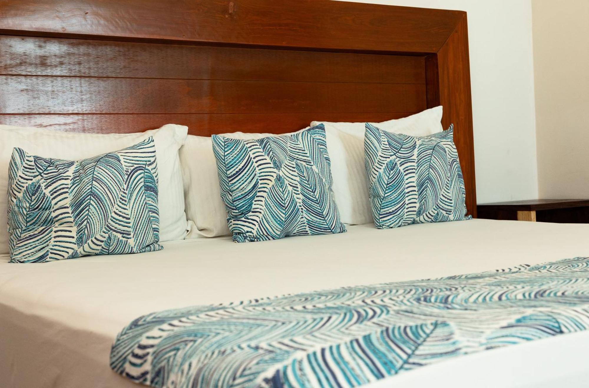 Aquastar Hotel & Apartments Mahahual Bagian luar foto