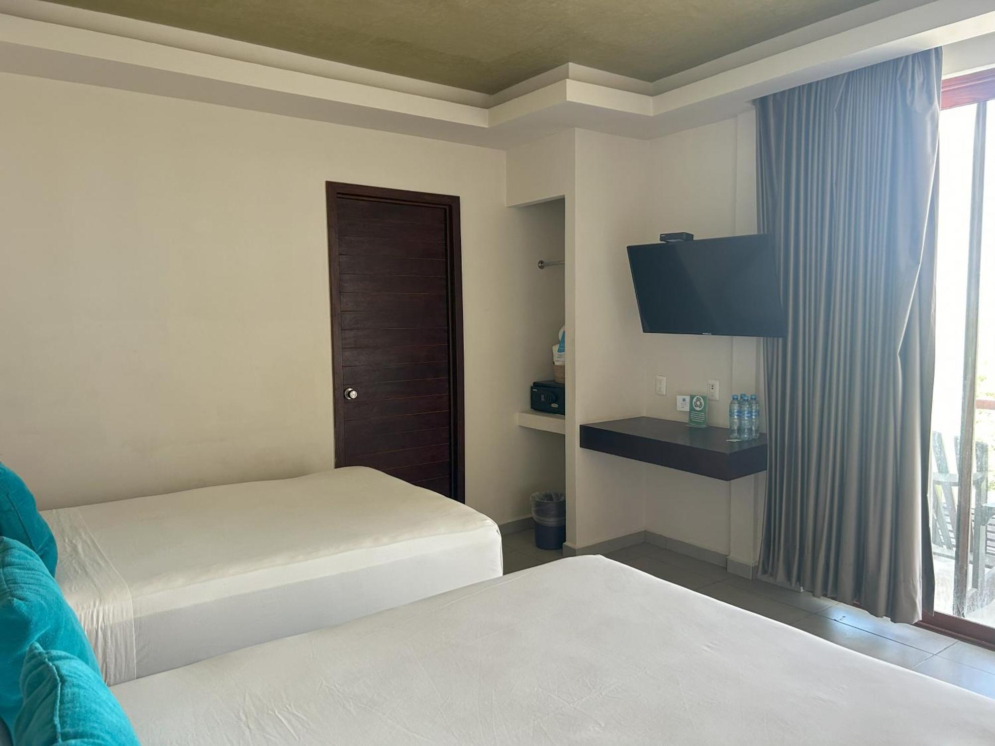 Aquastar Hotel & Apartments Mahahual Bagian luar foto